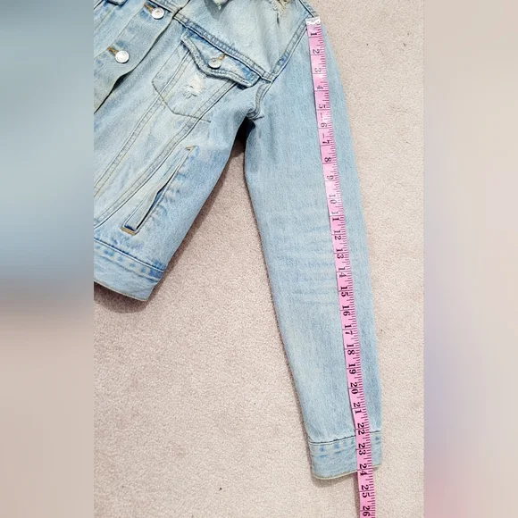 Forever 21 Light Wash Distressed Denim Jacket Women’s Size Small 100% Cotton - Picture 10 of 13